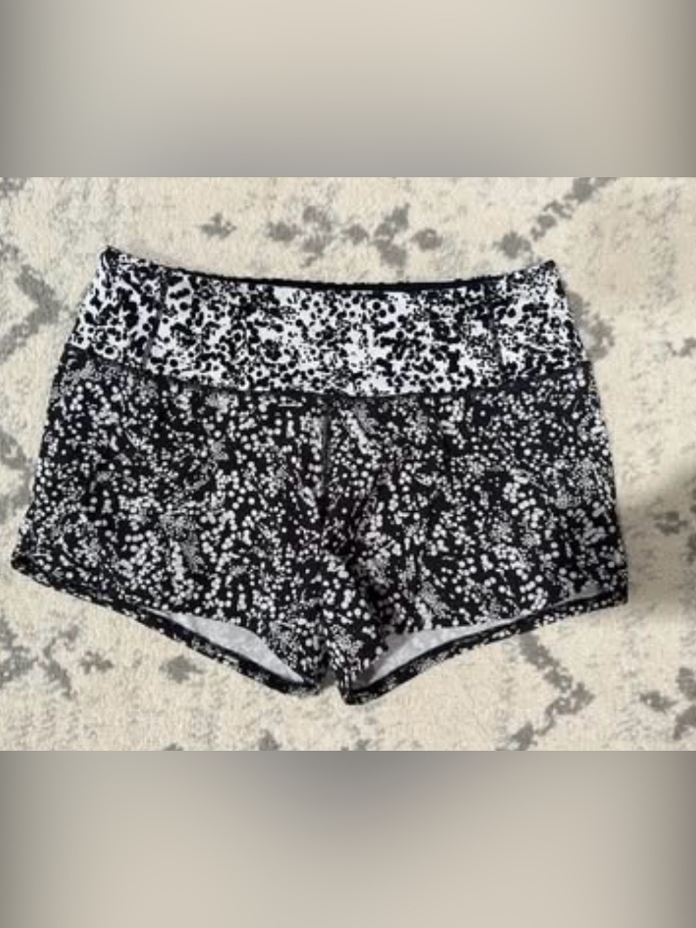 Lululemon Black/white speed ups